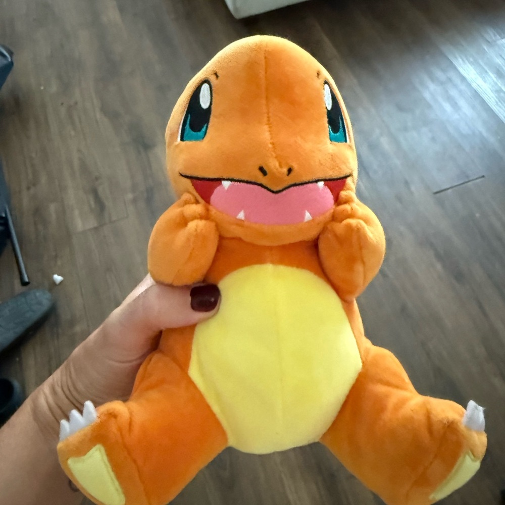 Charmander Pokémon Plush like new - Picture 2 of 5